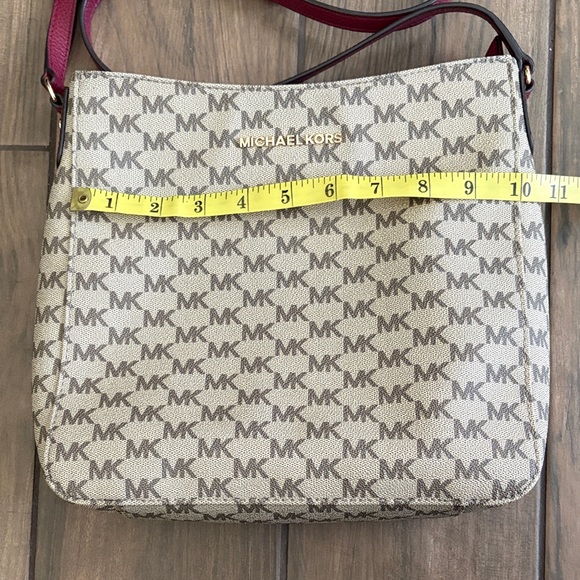 Michael Kors Monogram Cream and Brown Crossbody/Messenger Bag - Picture 9 of 12